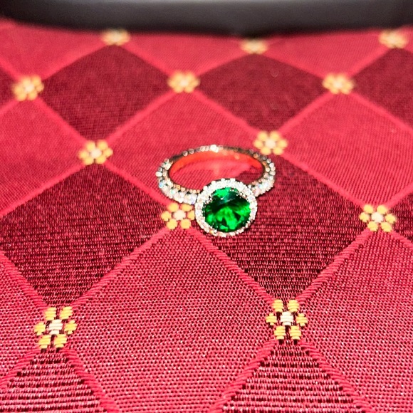 Green quartz ring lab created Diamond 💎 size 8 - Picture 4 of 5